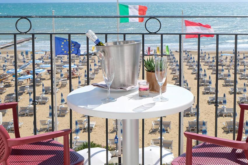 Hotel Manila Lido di Jesolo Buitenkant foto