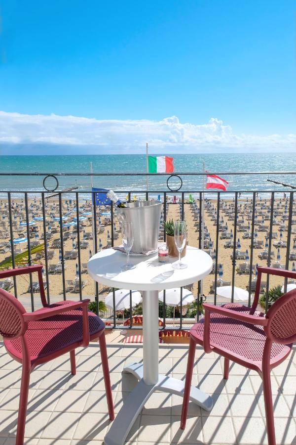 Hotel Manila Lido di Jesolo Buitenkant foto