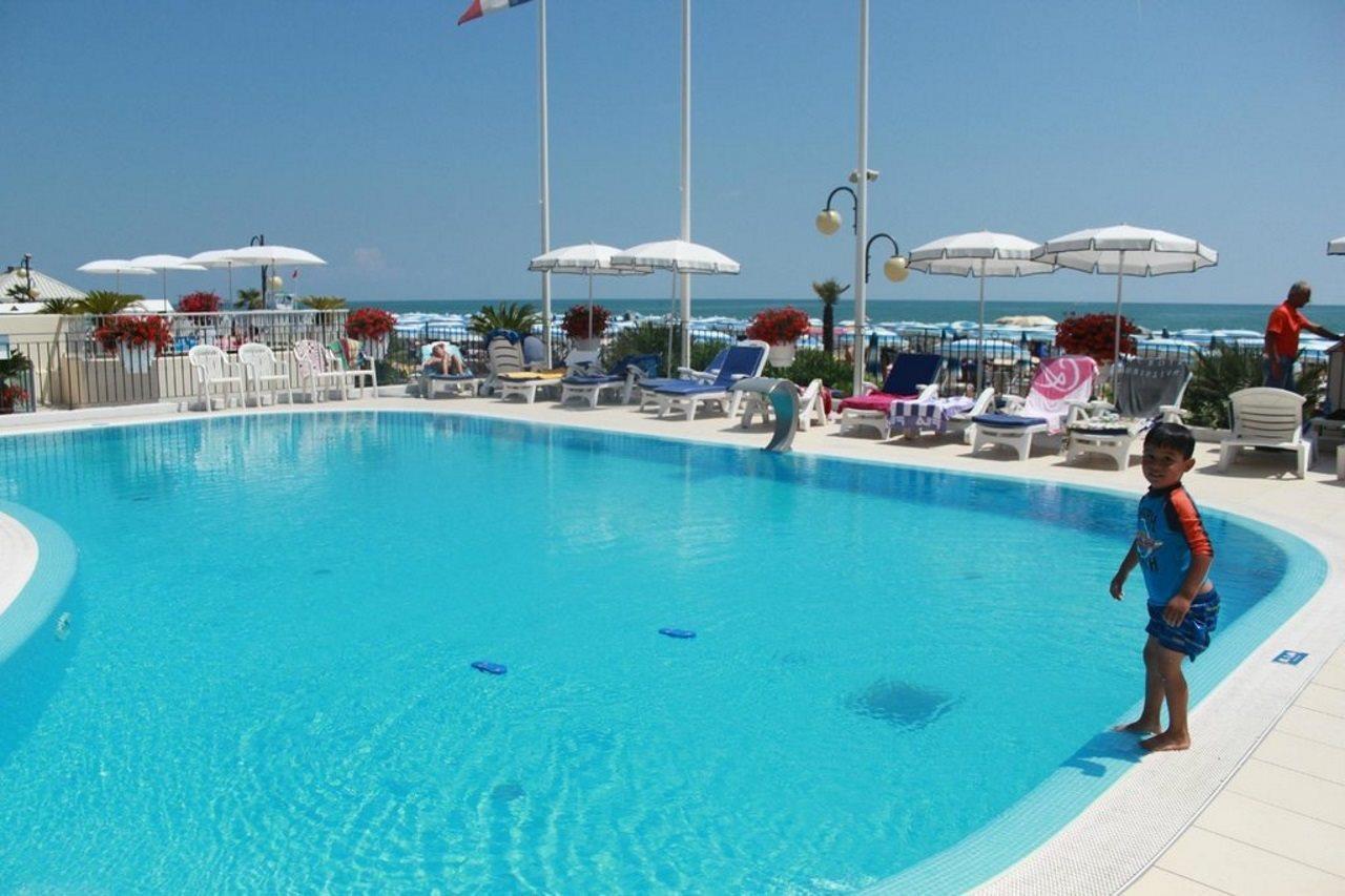 Hotel Manila Lido di Jesolo Buitenkant foto
