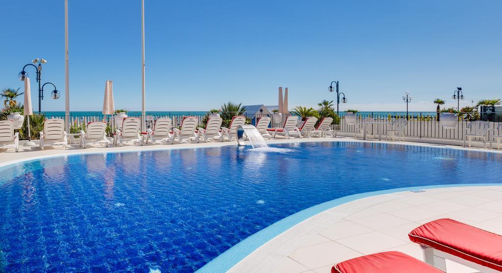 Hotel Manila Lido di Jesolo Buitenkant foto