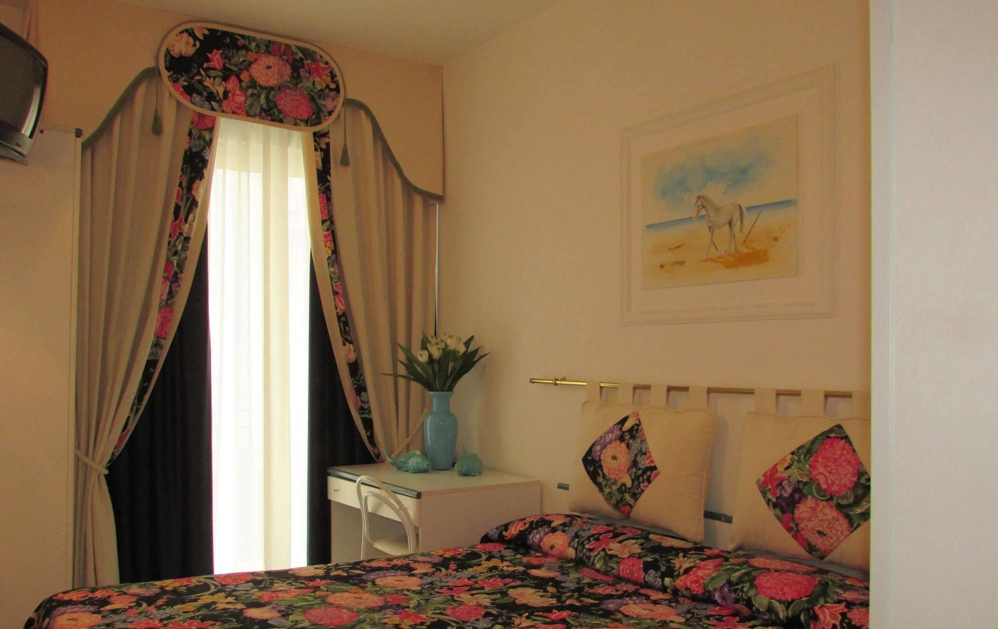 Hotel Manila Lido di Jesolo Buitenkant foto