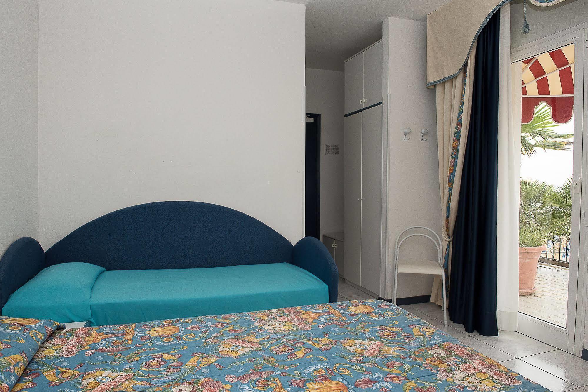 Hotel Manila Lido di Jesolo Buitenkant foto