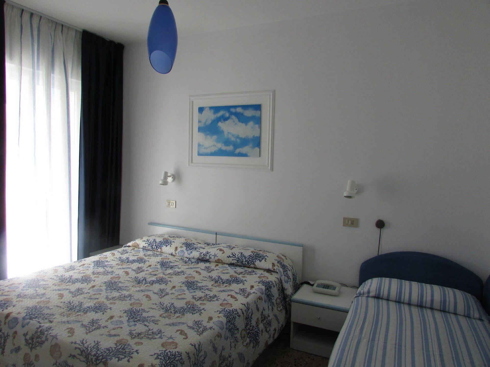 Hotel Manila Lido di Jesolo Buitenkant foto